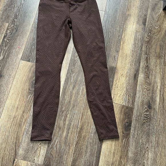 NEW NWT FABLETICS OASIS HIGH WAISTED LEGGING PANTS CACAO WARPED NWT (s) - Picture 2 of 7